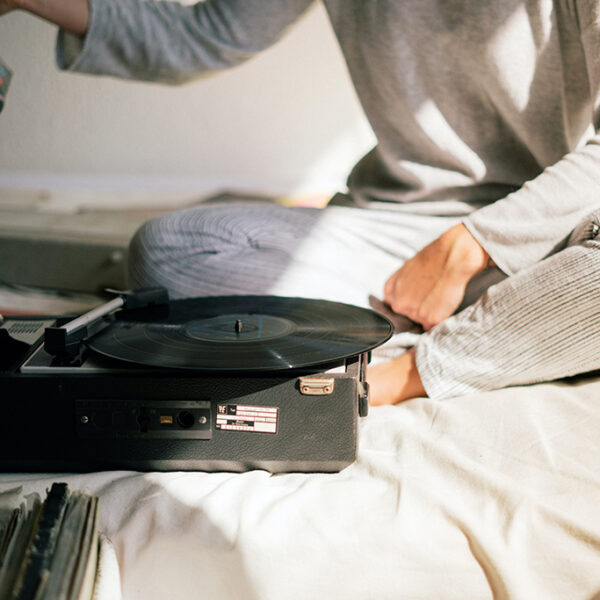 Top 8 Best Old Record Players under $200